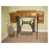 Singer Sewing Machine Cabinet & Sewing Machine