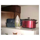 Roaster, Iron & Slow Cooker
