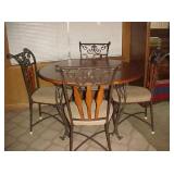 Round Dining Table w/4 Chairs