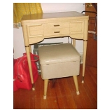 Singer Sewing Machine w/Cabinet & Sewing Stool