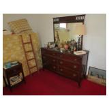 Dresser w /mirror