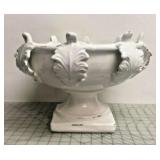 https://www.ebay.com/itm/124121381648 SM3046: WHITE CERAMIC PEDESTAL BOWL LEAF DETAIL