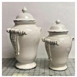 https://www.ebay.com/itm/124121378927 SM3048: TWO WHITE CERAMIC JARS WITH LIDS 