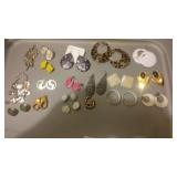 https://www.ebay.com/itm/124150472177	CJ0009 COSTUME JEWELRY EARRING LOT $20.00 RX BOX 4 CJ0009