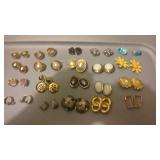 https://www.ebay.com/itm/124150472707	CJ0010 COSTUME JEWELRY CLIP ON EARRINGS LOT $20.00 RX BOX 4 CJ