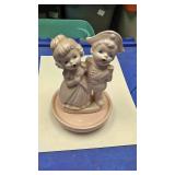https://www.ebay.com/itm/114182852659	RXB3001 VINTAGE  CERAMIC PINK BOY & GIRL FIGURINE MADE IN JAPA
