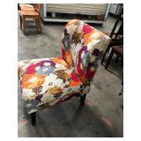 https://www.ebay.com/itm/124151281544	PA023: Floral Occasional Chair $65