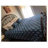 https://www.ebay.com/itm/124153676373	PA027: White on Blue Comforter Queen $20