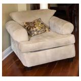 https://www.ebay.com/itm/114186841944	PA041: XL Tan Fabric Occasional Chair Local Pickup $75