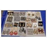 https://www.ebay.com/itm/114185501780	AB0211 COSTUME JEWELRY LOT OF TWENTY TWO VINTAGE EARRINGS $20.