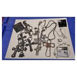 https://www.ebay.com/itm/124141881872	BOX074L COSTUME JEWELRY CHRISTIAN CROSS NECKLACE LOT $20.00 LO