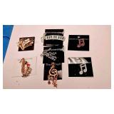 https://www.ebay.com/itm/114171647449	BOX074T COSTUME JEWELRY JAZZ & MUSIC PIN LOT OF SEVEN $30.00