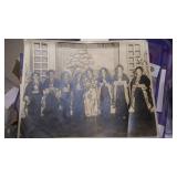 https://www.ebay.com/itm/114158184315	BOX54: 1940s ERA BLACK AND WHITE PICTURE OF LADIES IN COSTUME 