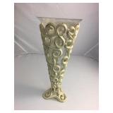 KB0028: Glass Vase with Cream Colored Metal Stand $5 Pay online by Venmo: @Rafael-Monzon-1, PayPal E