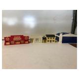 https://www.ebay.com/itm/124835396043	OR8022 LOT OF 4 TRAIN VILLIAGE BUILDINGS