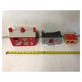 https://www.ebay.com/itm/114918154953	OR8023 LOT OF 3 TRAIN VILLAGE HOUSES, POLICE AND FIREHOUSES