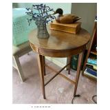 https://www.ebay.com/itm/124815358265	ME6053: Small Drop Leaf Table https://www.ebay.com/itm/1248153
