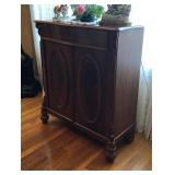 https://www.ebay.com/itm/114939285335	KG0002: Vintage Small Sideboard / Serving Buffet Cabinet Picku