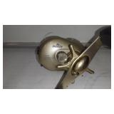 https://www.ebay.com/itm/114940423115	EL8004 Pinnacle Fishing Reel PLS100 8Bearings Gear Ratio 6.3:1