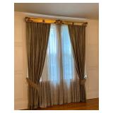 https://www.ebay.com/itm/114940657436	GR7002 1900s New Orleans Window XL Cornice Crown from St Charl