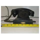 https://www.ebay.com/itm/114940656818	LP8027 : Vintage Black Hardwire Telephone (no dial) NOT TESTED