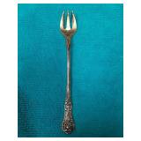 https://www.ebay.com/itm/124815126206	ME3075 USED TIFFANY & CO. STERLING SILVER OYSTER FORK KING PAT