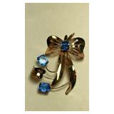 https://www.ebay.com/itm/124977512767	NC170 VINTAGE STERLING BOW AND BLUE GEMSTONE PIN BY JORDAN	 BI