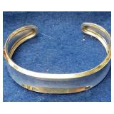 https://www.ebay.com/itm/125031905366	LAN3429 VINTAGE STERLING SILVER CUFF BRACELET ( 20.5 GRAMS)		B