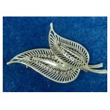 https://www.ebay.com/itm/125036891860	LAN3454 VINTAGE STERLING SILVER LEAF PIN BROOCH (4.8 GRAMS)		B