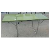 https://www.ebay.com/itm/115165139598	SB3045 USED VINTAGE ALUMINUM FOLDING TABLE 		Offer	 $19.99 