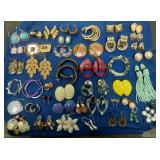 https://www.ebay.com/itm/115165208643	LAN3490 VINTAGE LOT OF 43 COSTUME JEWELRY PIERCED EARRINGS		BI