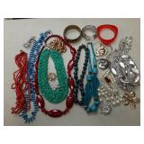 https://www.ebay.com/itm/115165208644	LAN3495 COSTUME JEWELRY LOT OF 21  USED VINTAGE BROOCHES, BRAC