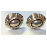 https://www.ebay.com/itm/125060428981	NC590 PAIR OF STERLING SILVER CLIP ON EARRINGS 		 BIN 	 $49.99