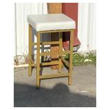 https://www.ebay.com/itm/115120777946	LV7011 Metal with Cushion no Back Barstool Local Pickup		BIN	 