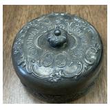https://www.ebay.com/itm/125096827907	Rex 1904 S P Round Box New Orleans Mardi Gras Ball Krewe Favor