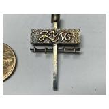 https://www.ebay.com/itm/125102209955	Momus 1991 KOM PIN NEW ORLEANS MARDI GRAS KREWE FAVOR  Z7318		