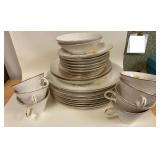 https://www.ebay.com/itm/115142022404	GE6010 Triumph Homer Laughlin Plume China 30 Pieces (Plates, B
