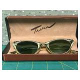 https://www.ebay.com/itm/115323095072	KB0280: Vintage Tura Gold Cat Eye Aluminum Sunglasses w/ Green