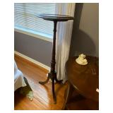 https://agesagoestatesales.square.site/product/lb5019-duncan-phyfe-pedestal-table-plant-stand-estate