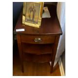 https://agesagoestatesales.square.site/product/lb5020-duncan-phyfe-end-table-with-drawer-estate-sale