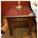 https://agesagoestatesales.square.site/product/lb5022-vintage-end-accent-table-estate-sale-pickup/26