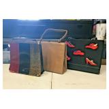 https://www.ebay.com/itm/125245663850	OL7006 Lot of 3 Structured Top Clasp Handbags LOCAL PICKUP		Au