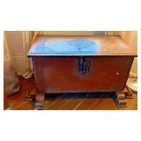 https://www.ebay.com/itm/115385095918	JK1017 ANTIQUE HOPE CHESTWITH REMOVABLE FEET, NEEDS HINGE REPA