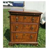 https://www.ebay.com/itm/125343540136	PO7001 Wooden Ornate Nightstand with 3 Drawers and Pullout Des