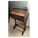 https://www.ebay.com/itm/126133957698 CV1018 SMALL BROWN STORAGE BIN WITH LEGS, LID AND HANDLE