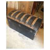 nice trunk with tray