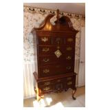 The Green Elephant Estate Sales ***PARLIN***