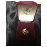 Gold ribbon diamond ring