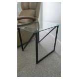 Metal bas, glass top