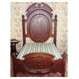 WALNUT VICTORIAN BED